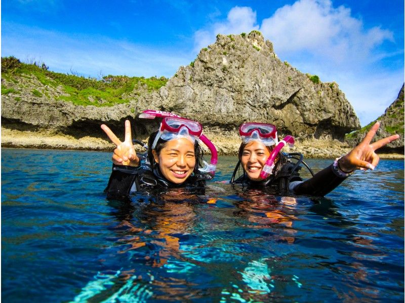  [ Okinawa・ Blue cave】 Cute fish and blue cave snorkel! Unlimited photos & baited with gifts and sand from stars の紹介画像