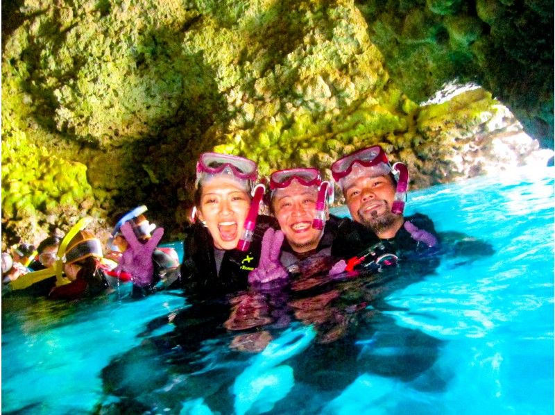  [ Okinawa・ Blue cave】 Cute fish and blue cave snorkel! Unlimited photos & baited with gifts and sand from stars の紹介画像