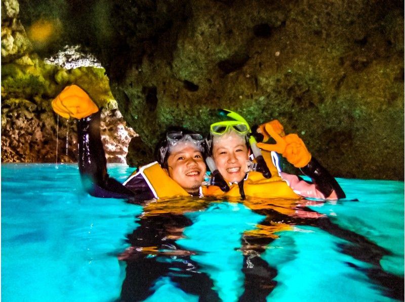  [ Okinawa・ Blue cave】 Cute fish and blue cave snorkel! Unlimited photos & baited with gifts and sand from stars の紹介画像