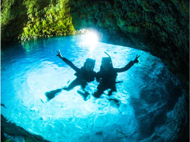  [ Okinawa・ Blue cave】 Cute fish and blue cave snorkel! Unlimited photos & baited with gifts and sand from stars の紹介画像