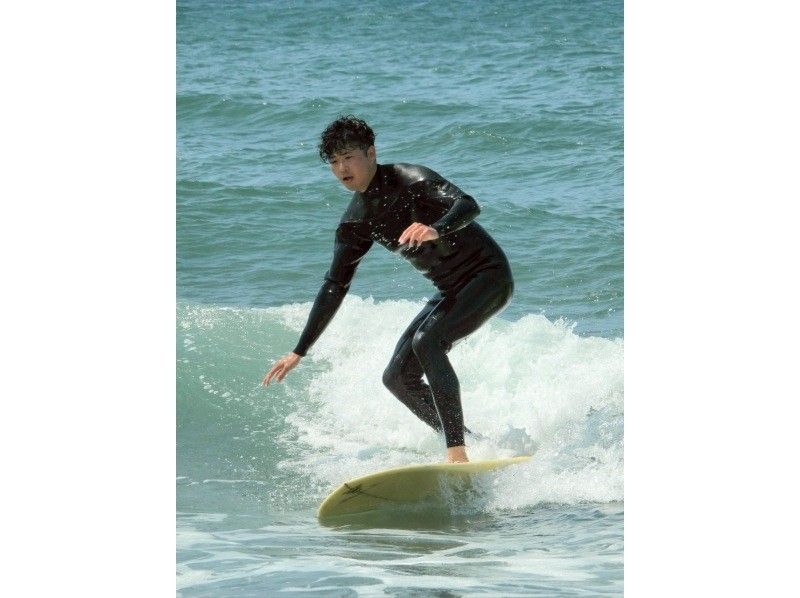 [Surfing experience] Surfing class by an NSA 3rd class certified rider ☆ Photography included ☆ Debut surfing at the best location!の紹介画像