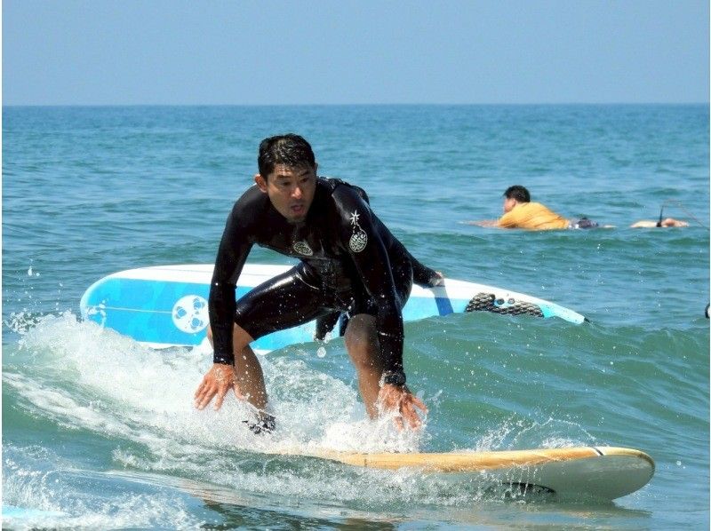 サーフィン体験教室(撮影付き)ボードの上に立つことを目指そう！の紹介画像