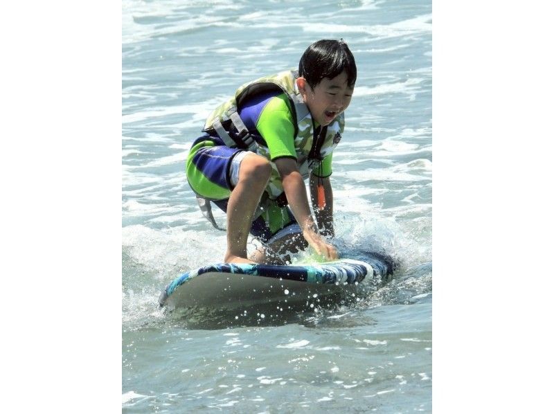 サーフィン体験教室(撮影付き)ボードの上に立つことを目指そう！の紹介画像