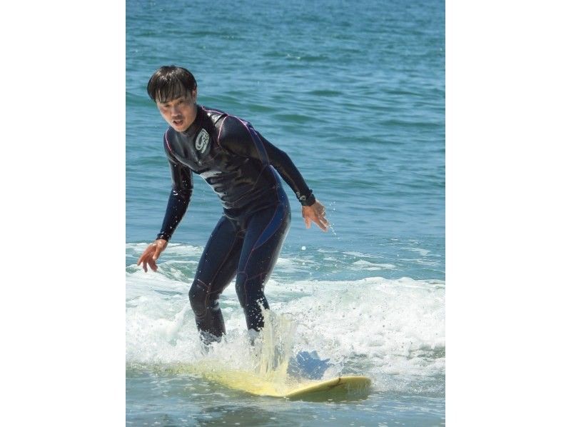 サーフィン体験教室(撮影付き)ボードの上に立つことを目指そう！の紹介画像