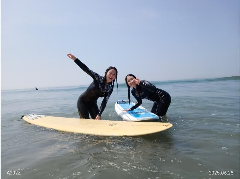 [Surfing experience] Surfing class by an NSA 3rd class certified rider ☆ Photography included ☆ Debut surfing at the best location!の紹介画像