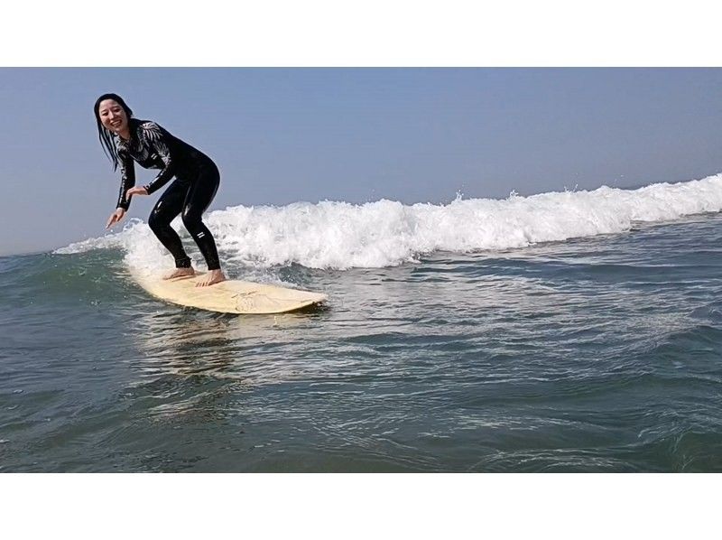 サーフィン体験教室(撮影付き)ボードの上に立つことを目指そう！の紹介画像
