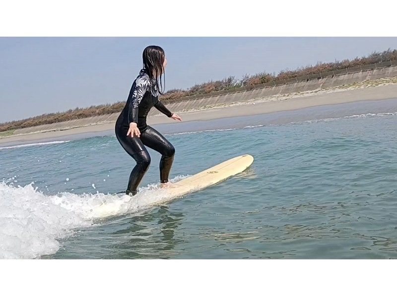 サーフィン体験教室(撮影付き)ボードの上に立つことを目指そう！の紹介画像