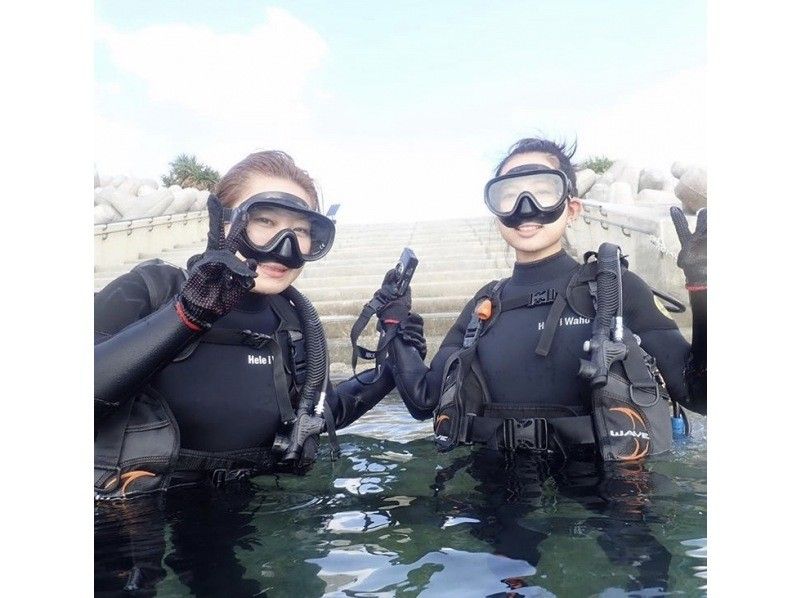 [Okinawa, Motobu Town] Swim even in the winter! Experience diving at Gorilla Chop Beach ♪ Free winter wetsuit rentals available, even for first-time scuba divers!の紹介画像