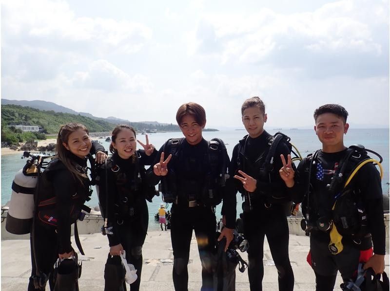 [Okinawa, Motobu Town] Swim even in the winter! Experience diving at Gorilla Chop Beach ♪ Free winter wetsuit rentals available, even for first-time scuba divers!の紹介画像