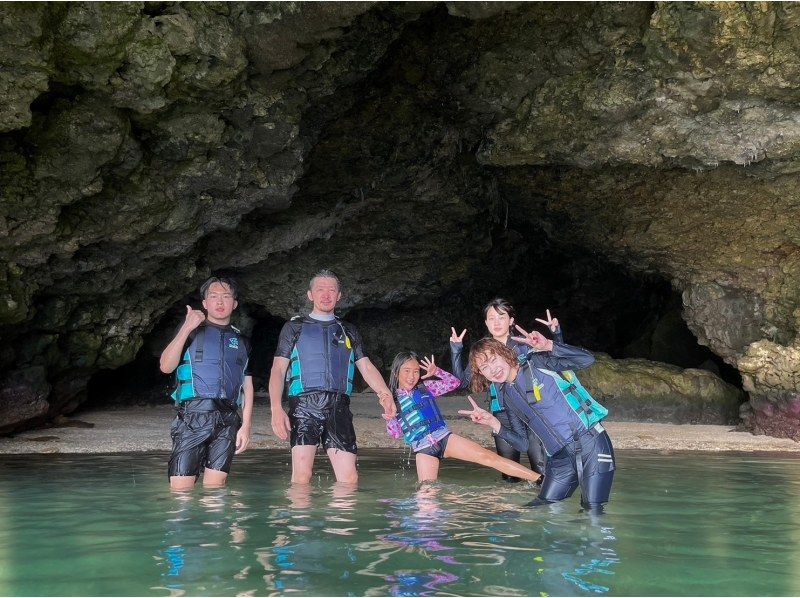[Last year, the rate of encounters with sea turtles was 100%] Blue cave exploration and sea turtle snorkeling [No need to be able to swim! We provide support for children and the elderly!] Free photo data!の紹介画像