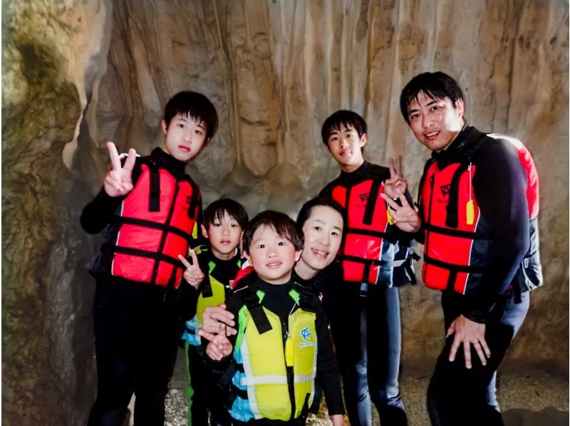 ★ウミガメ保証あり★【石垣島/2時間】安心の少人数制☆当日予約OK！青の洞窟シュノーケルツアーお子様からご年配の方まで安心!／撮影・送迎無料の紹介画像