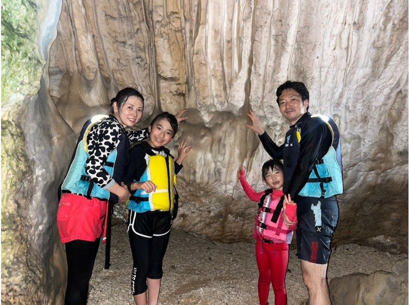 ★ウミガメ保証あり★【石垣島/2時間】安心の少人数制☆当日予約OK！青の洞窟シュノーケルツアーお子様からご年配の方まで安心!／撮影・送迎無料の紹介画像