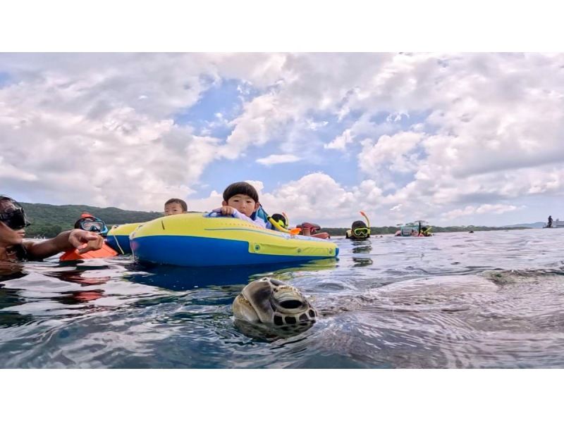 ★ウミガメ保証あり★【石垣島/2時間】安心の少人数制☆当日予約OK！青の洞窟シュノーケルツアーお子様からご年配の方まで安心!／撮影・送迎無料の紹介画像