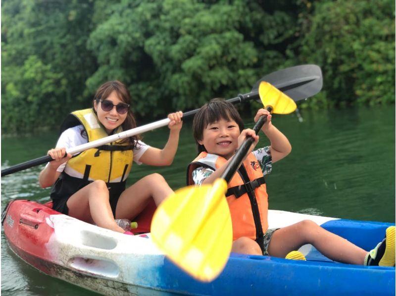 【家庭優惠：1名兒童免費半價！ ] 2歲以上◎紅樹林獨木舟《可以當天預約、免費拍攝數據、租借手機殼、熱水淋浴》の紹介画像