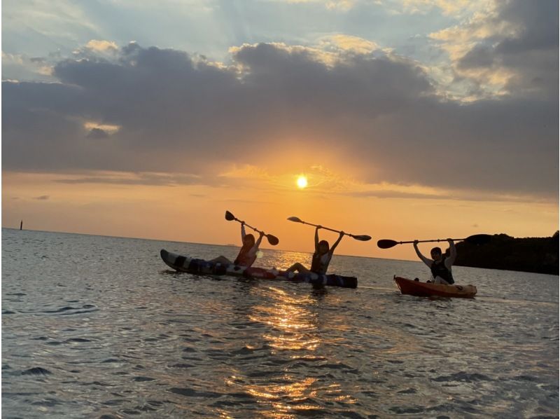 For groups of 4 or more! Sunset Kayaking {Reservations accepted on the day, ages 2 and up allowed, free photo data, smartphone case rental, hot shower}の紹介画像