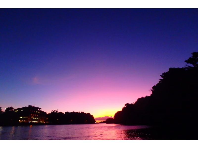 [Family discount: 1 child free & half price!] Ages 2 and up ◎Sunset kayaking♪ {Reservations available on the day, free photo data, smartphone case rental, hot shower}の紹介画像