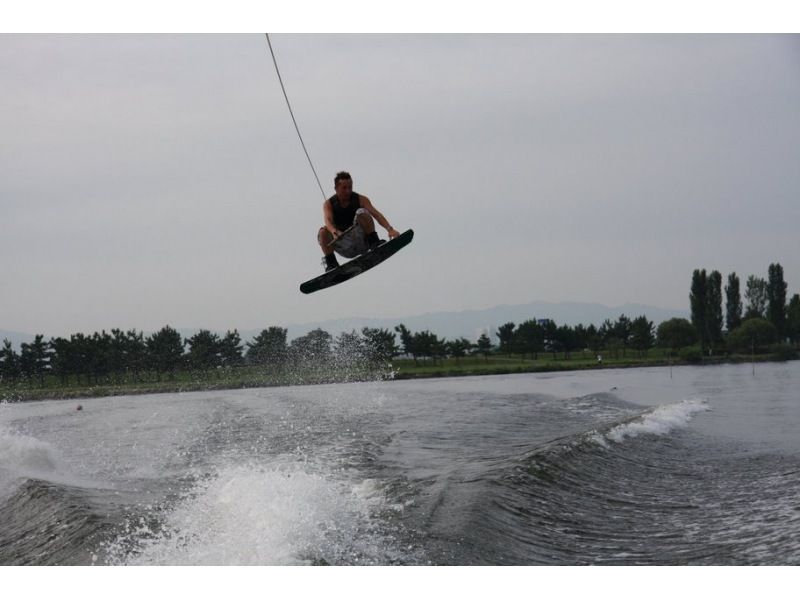 [Shiga / Lake Biwa / Wakeboard] Limited to 2nd to 3rd time ★ Reliable support course ★ 10 minutes x 2 sets ★ I want to slip again! For those ★ Image gift ♬の紹介画像