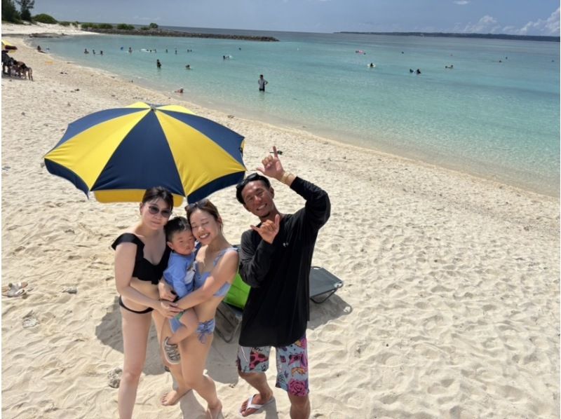 Okinawa, Minnajima [Plan A: Parasailing, Boat Snorkeling, and Day Trip to the Beach] Includes a round-trip boat ticket to Minnajima, lunch, one parasol, and a photo shoot!の紹介画像