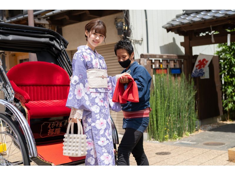 Kimono rental VASARA Kamakura Ekimae branch Kimono rental Woman getting off a rickshaw