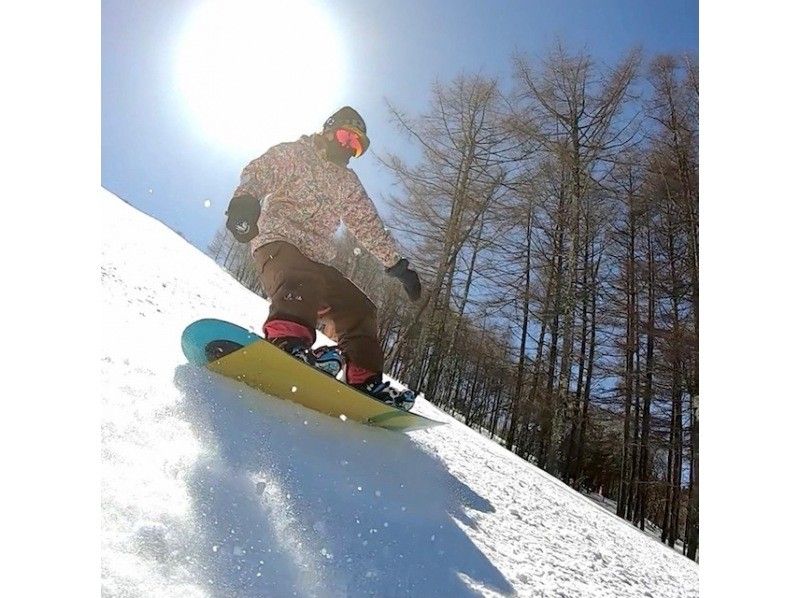 Spring sale underway [Nagano Prefecture/Lake Shirakaba area] Alpine snowboarding (2-hour plan for form checking and follow-up shots)の紹介画像