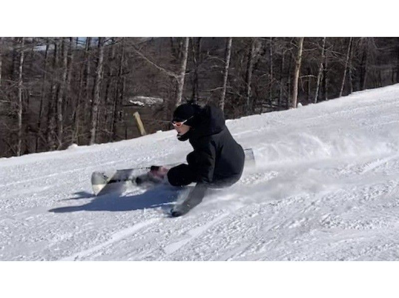 [Nagano Prefecture/Lake Shirakaba area] Alpine snowboarding (2-hour plan for form checking and follow-up shots)の紹介画像