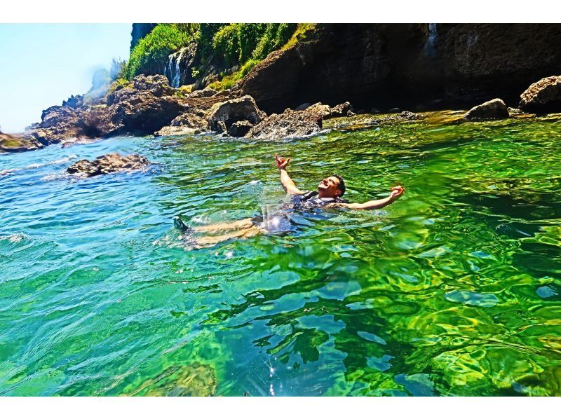 【沖縄・八重瀬】1組限定のガイド完全貸し切り☆トレッキングで滝を目指す！写真・動画全てプレゼント、器材レンタル無料！那覇から車で30分！の紹介画像