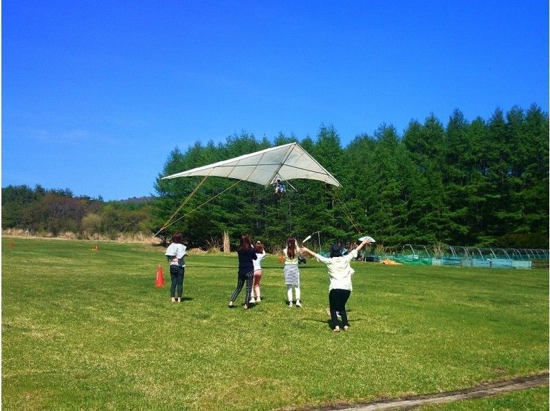 Hang Glider Tow Flight with a View of Mt. Fujiの紹介画像