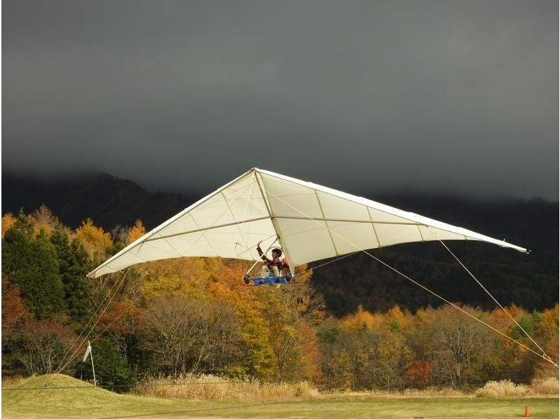 Hang Glider Tow Flight with a View of Mt. Fujiの紹介画像