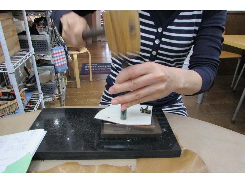 [Kobe City, Hyogo Prefecture] Leather Craft Experience- "Making a Fast Pic Pouch" Palm size This size is GOOD!の紹介画像