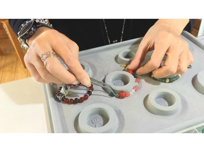 [秋田|橫手]選擇你最喜歡的寶石，提高你的運氣！天然石飾品製作體驗の紹介画像