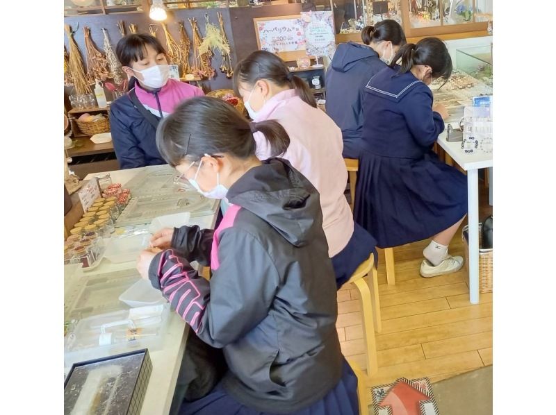 [秋田|橫手]選擇你最喜歡的寶石，提高你的運氣！天然石飾品製作體驗の紹介画像