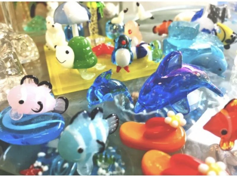 【秋田|横手】雪やキラキラのラメが舞い散る、ガラスのお人形を入れたオリジナルスノードーム作りの紹介画像