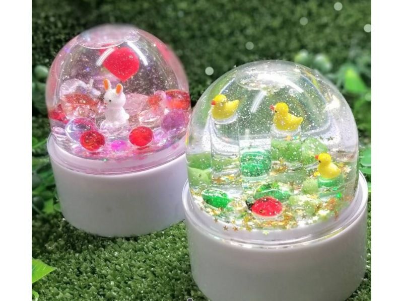 【秋田|横手】雪やキラキラのラメが舞い散る、ガラスのお人形を入れたオリジナルスノードーム作りの紹介画像