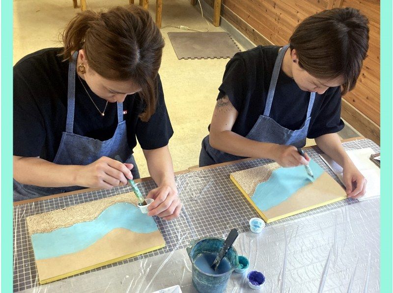 【宮古島】（送料込み！！）自分だけの海を作れる！海レジンボード作り体験。の紹介画像