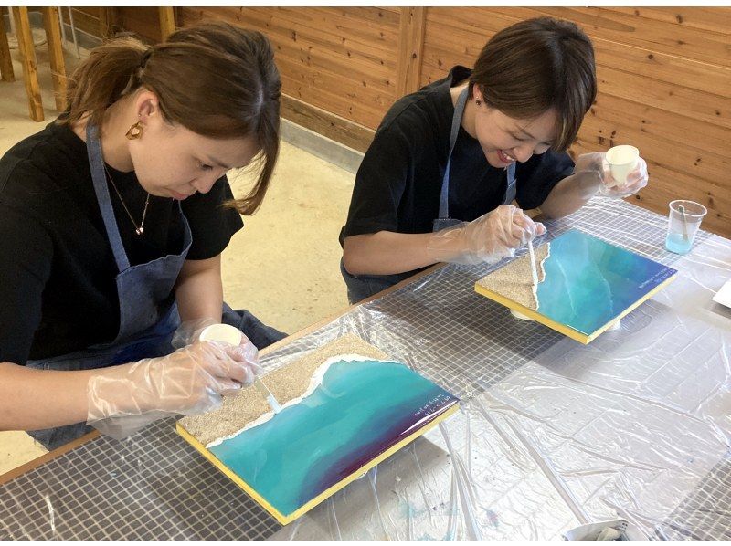 【宮古島】（送料込み！！）自分だけの海を作れる！海レジンボード作り体験。の紹介画像