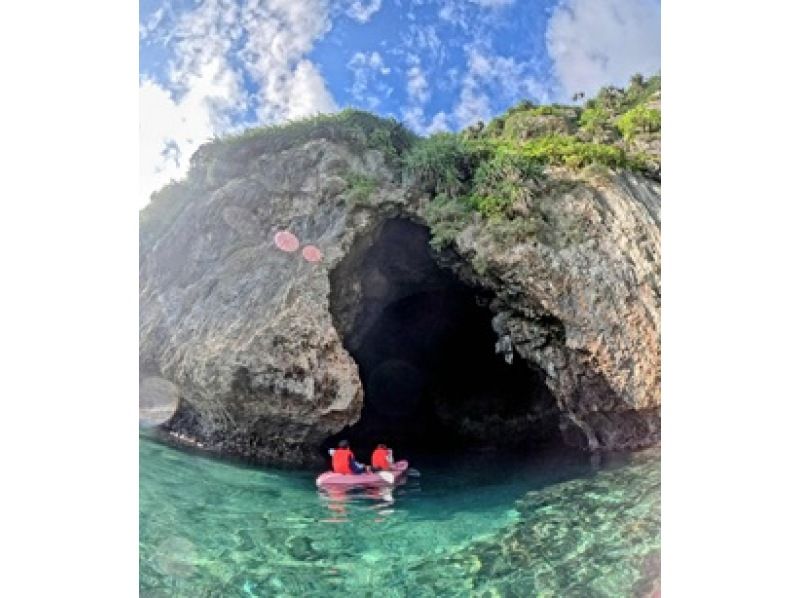 【沖縄・伊良部島】＜宮古島でココだけ！＞青の洞窟シュノーケル ＋大龍門シーカヤック探検＋グラスボート遊覧　～スペシャルミックスツアー～の紹介画像