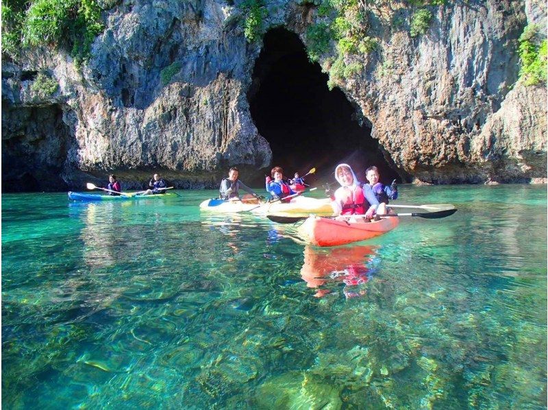 【沖縄・伊良部島】＜宮古島でココだけ！＞青の洞窟シュノーケル ＋大龍門シーカヤック探検＋グラスボート遊覧　～スペシャルミックスツアー～の紹介画像