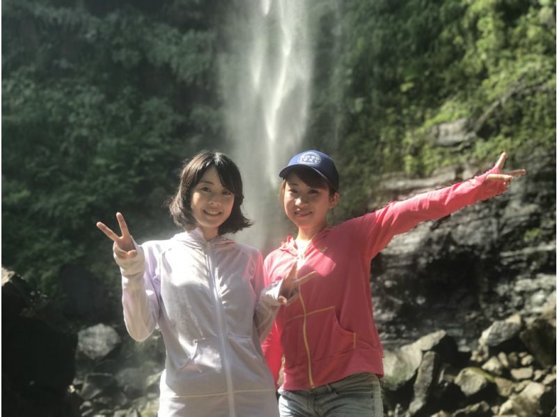 《Support for student trips and graduation trips》2000 yen discount campaign Iriomote Island Pinaisara Falls 1-day tour Waterfall top & waterfall basin canoeing & trekkingの紹介画像