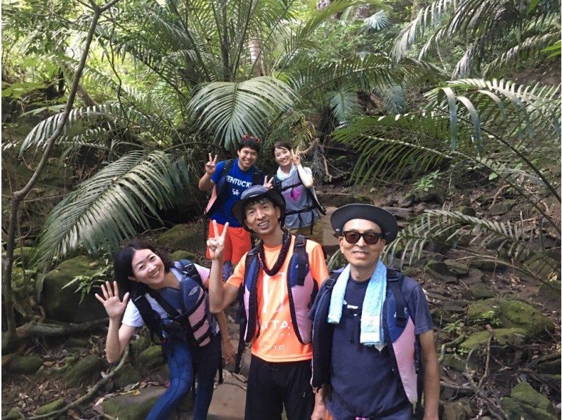 《学生旅行・卒業旅行応援》2000円割引キャンペーン　西表島　ピナイサーラの滝１日ツアー　滝上＆滝壺　カヌー＆トレッキングの紹介画像