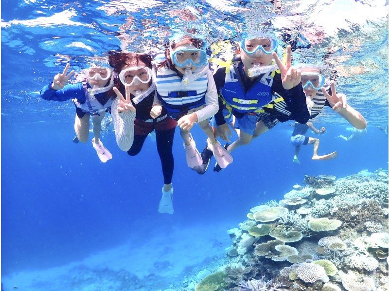 「Cheerful　宮古島」的八重干瀬浮潛之旅を楽しむ子どもたち