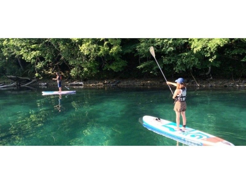 [Hokkaido / Chitose] Lake Shikotsu SUP Experience | Relaxing cruising at Lake Shikotsu, which has the best water quality in Japan! ｜ Let's take a picture at an Instagram-worthy spot with outstanding transparency!の紹介画像