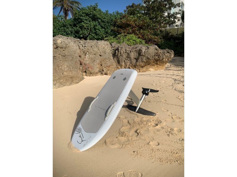 [Okinawa, Nago] The first on Okinawa's main island ☆ Electric foil board, E-foil water gliding! Fliteboard certified school ☆ Filming with Insta360 OK!の紹介画像