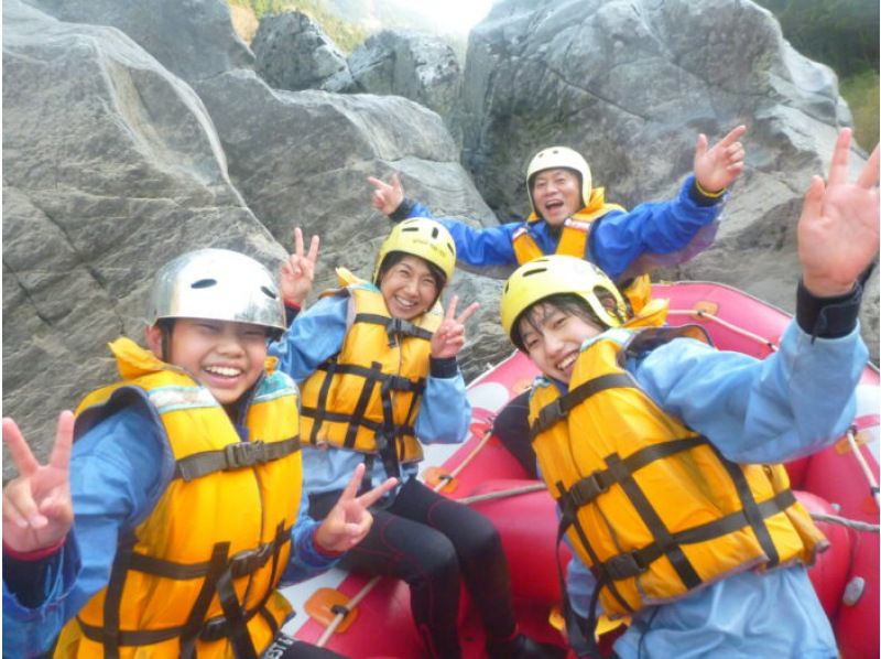 【시코쿠·요시노가와】대보위의 격류를 즐기자! 간사 씨 응원! 6명 이상으로 1명 무료♪ 인스타 감성의 반나절 래프팅 투어 ◆평일 사진 첨부!の紹介画像