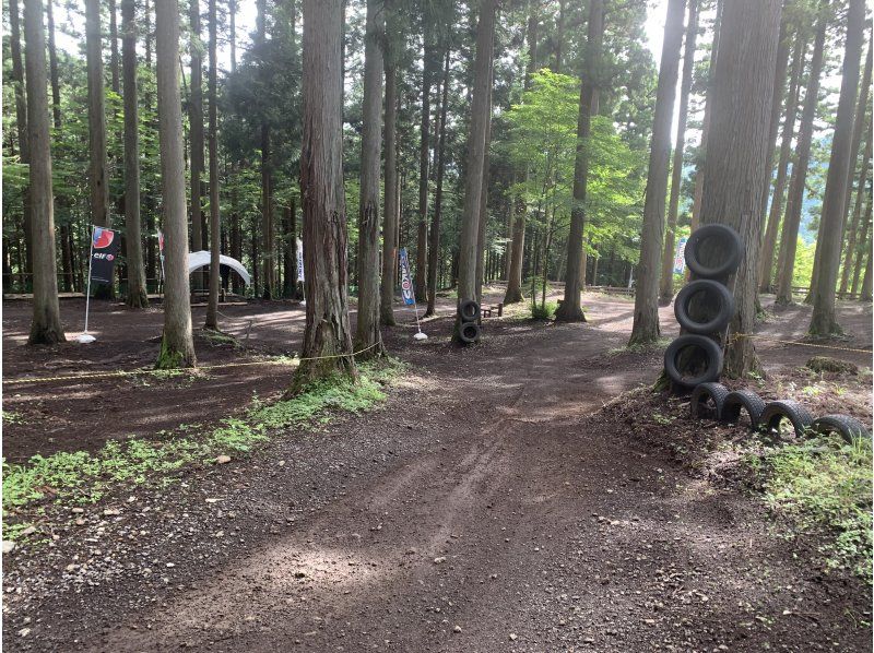 【山梨縣、道志村】無證、空手可搭乘45分鐘越野車體驗！體驗前會有講座，因此初學者和小孩也可以安心體驗！の紹介画像