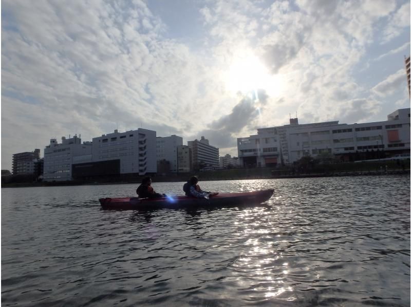 [Tokyo / Edogawa] Cherry-blossom viewing season only ♪ Those who can row tightly! For those who want to row! Tokyo Canal Long Canoe Tour <For Experienced People>の紹介画像