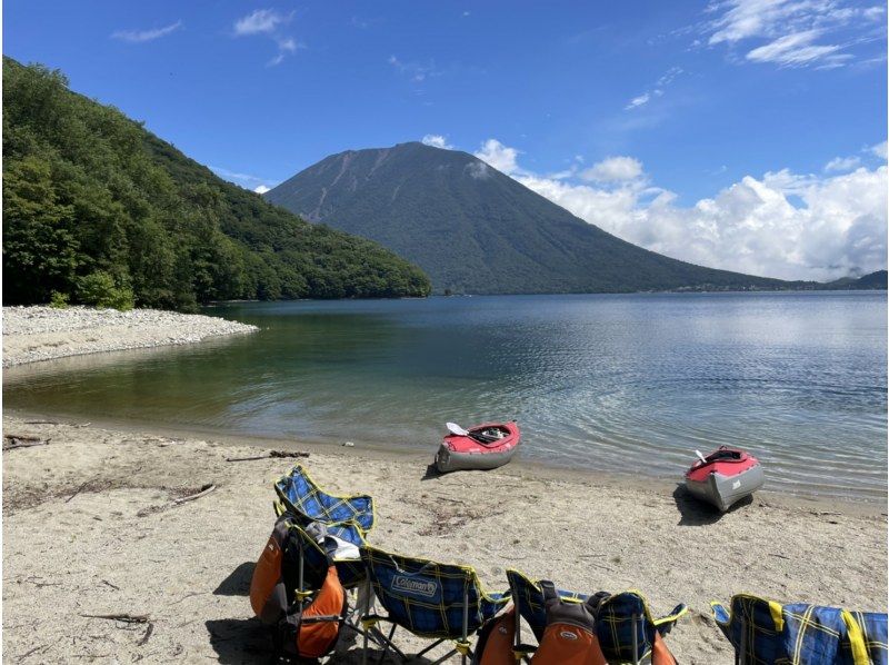 【栃木・日光】いつもと違う視線で眺める中禅寺湖の景色や体験を求める方へ！中禅寺湖半日ロングカヌーツアーの紹介画像