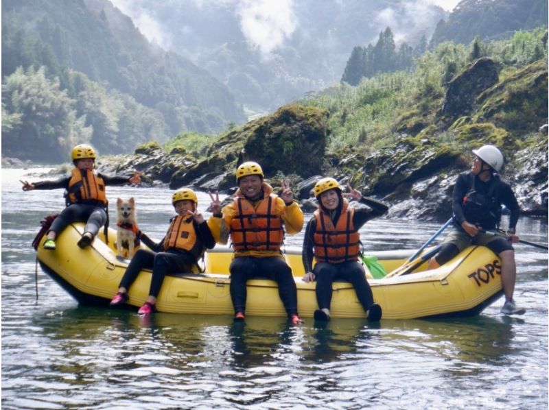 [Shikoku Yoshino River] Your beloved dog is also a member of the family! Rafting experience together Kochi Family Course Free photo gift!の紹介画像