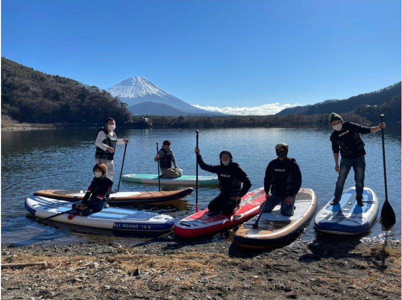 【山梨・富士河口湖】精進湖で富士山をバックにSUP！の紹介画像