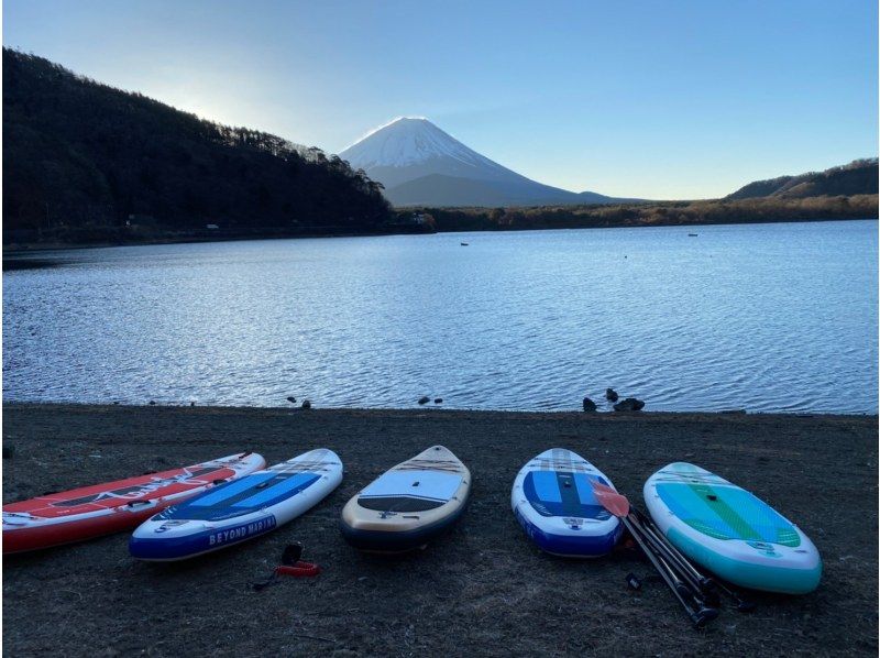 【山梨・富士河口湖】精進湖で富士山をバックにSUP！の紹介画像