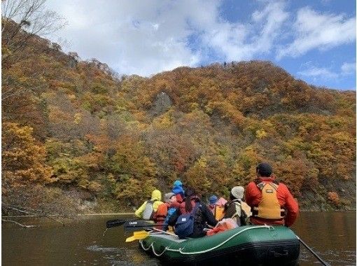 [北海道・札幌・定山渓]1歳からラフティングボートに乗って川遊びを楽しめる！～ちびっこかっぱツアー～（焚き火＆焼きマシュマロ付き）